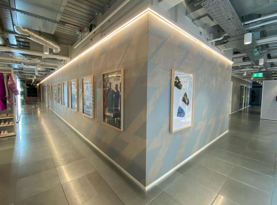 Nike Showroom Hand Painted Chevron Graphics Hand painted chevron wall graphics applied directly to textured concrete inside Nike London headquarters showroom